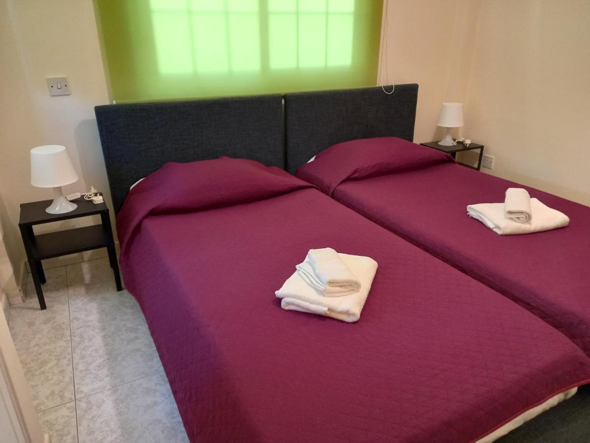 2 Bedroom Apartment Near Finikoudes Larnaca Bagian luar foto