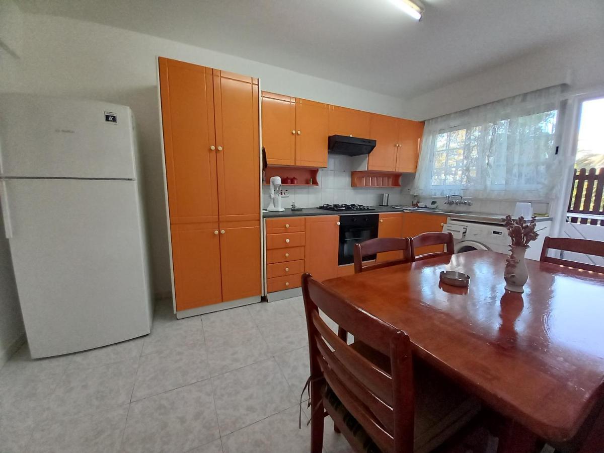 2 Bedroom Apartment Near Finikoudes Larnaca Bagian luar foto