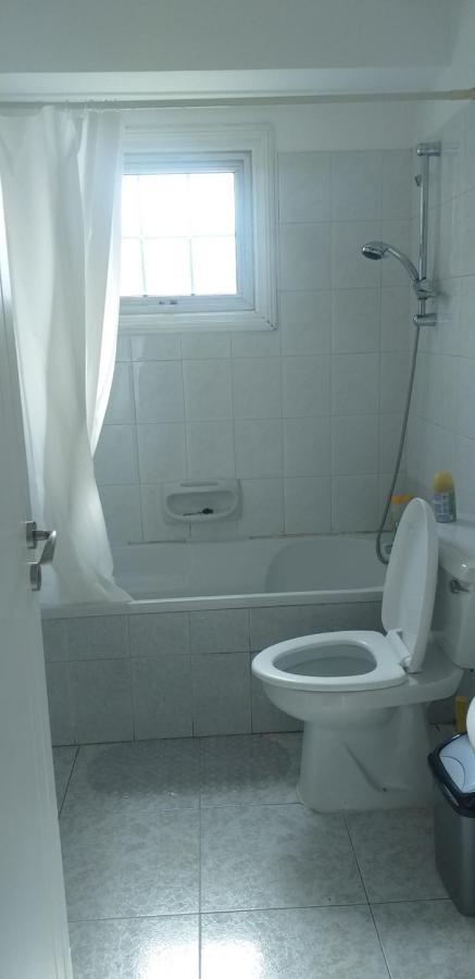 2 Bedroom Apartment Near Finikoudes Larnaca Bagian luar foto